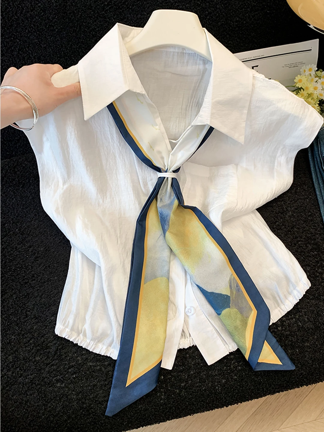 Elegant Neck Sleeveless Shirt Women's Loose Fit Slimming Summer Top with Silk Scarf High End Casual Shirt
Elegant Neck Sleeveless Shirt Women's Loose Fit Slimming Summer Top with Silk Scarf High End Casual Shirt