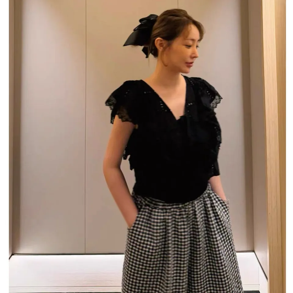 Fashionable Versatile Embroidered Hollow out Shirt Korean Style Women's Inner Wear Spring Autumn Winter Seasonal Casual Shirt
Fashionable Versatile Embroidered Hollow out Shirt Korean Style Women's Inner Wear Spring Autumn Winter Seasonal Casual Shirt