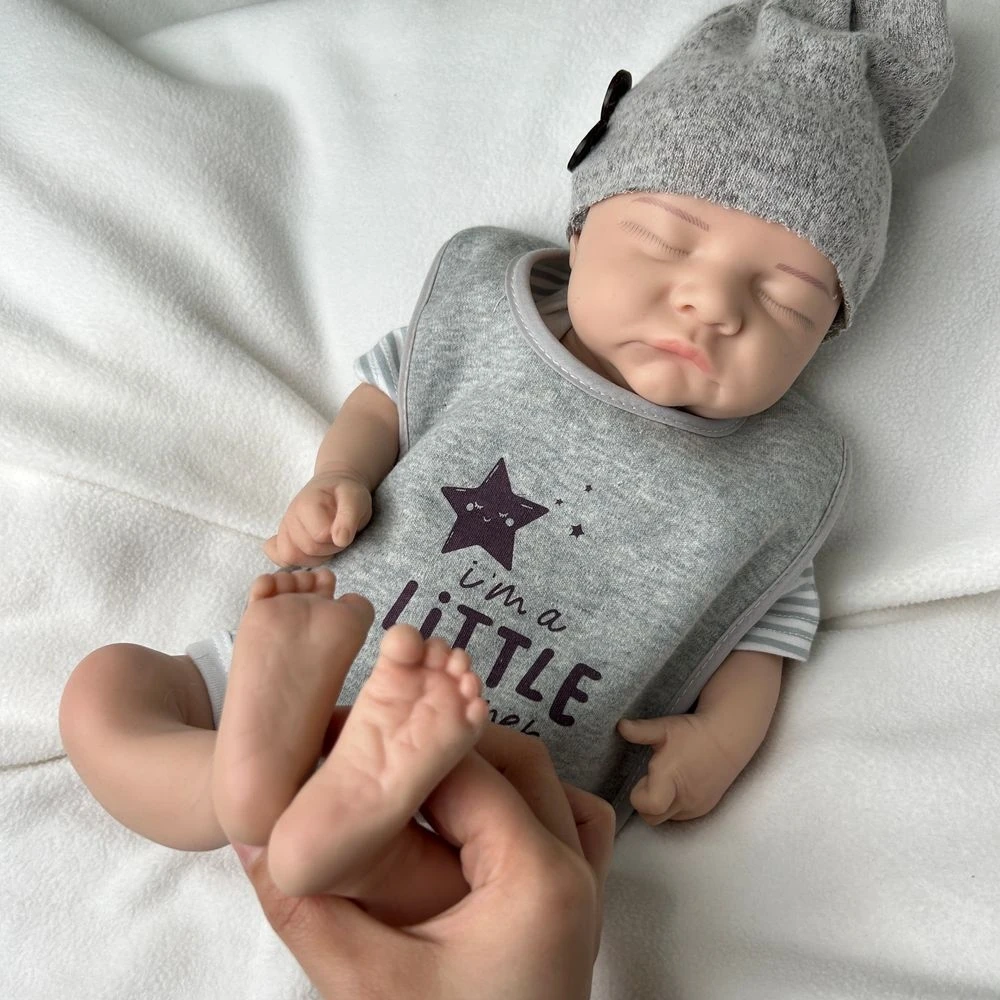 44cm Realistic Silicone Reborn Baby Boy Levi Flexible Body Lifelike Expressions Washable Dolls Providing Companionship Toy Gift
44cm Realistic Silicone Reborn Baby Boy Levi Flexible Body Lifelike Expressions Washable Dolls Providing Companionship Toy Gift
