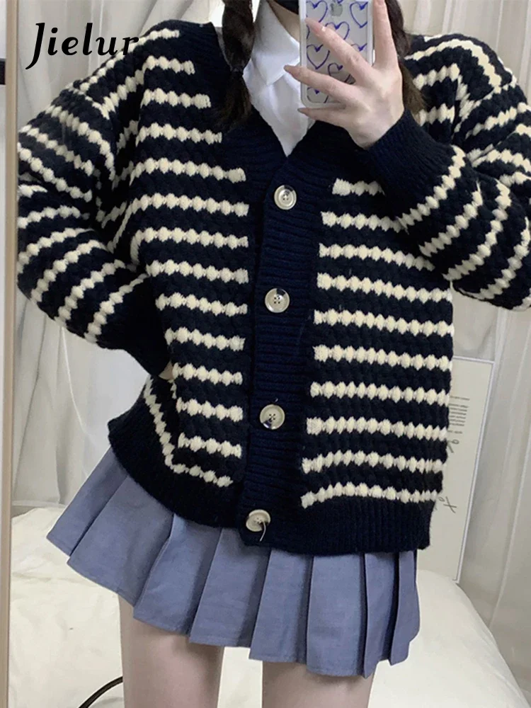 Autumn New Vintage Fashion Stripe Women Cardigan Casual Loose Street Cardigan Woman V-neck Simple Basic Chicly Top Female
Autumn New Vintage Fashion Stripe Women Cardigan Casual Loose Street Cardigan Woman V-neck Simple Basic Chicly Top Female
