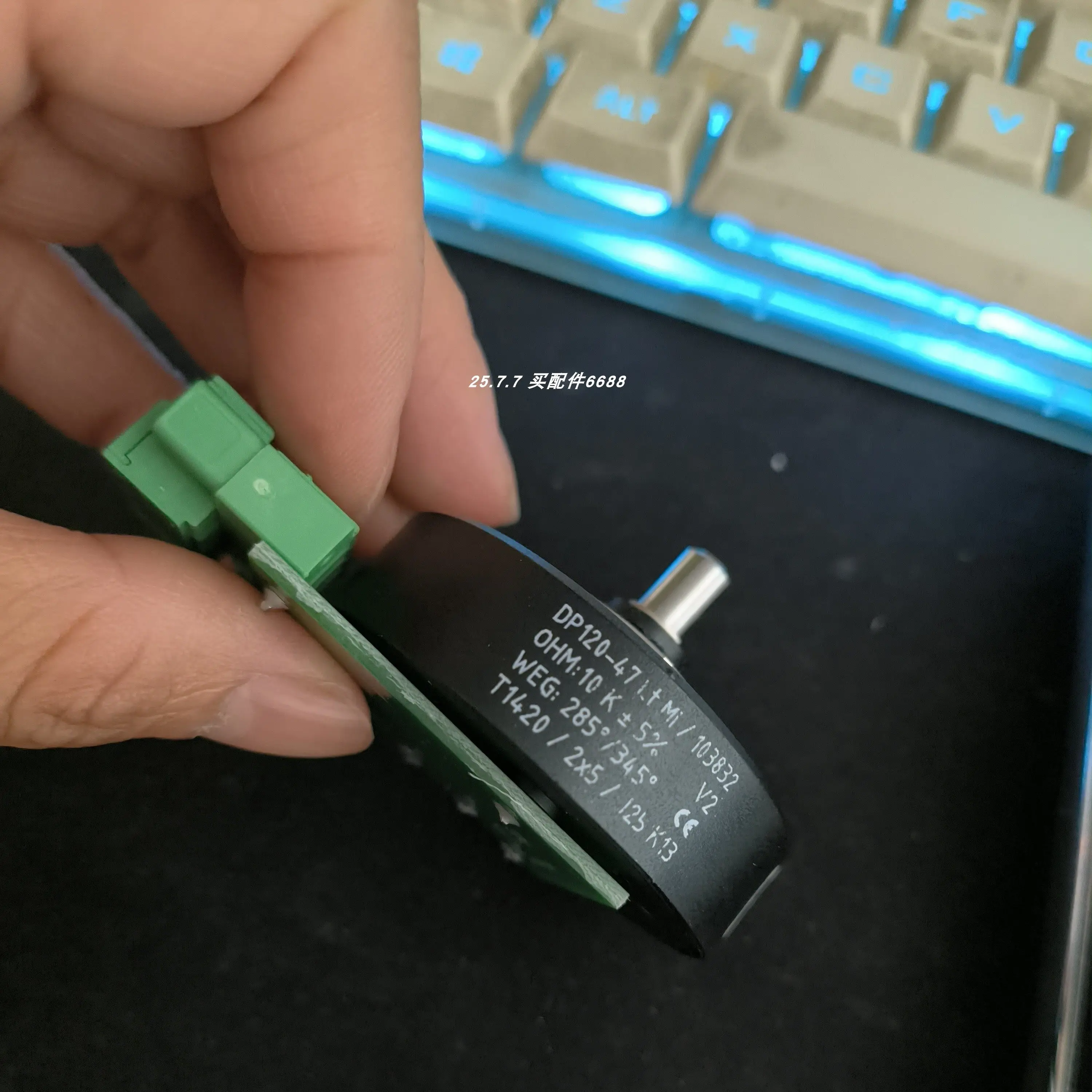 Original Gessmann DP120-47 Lt Mi/103832 10K ± 5% Potentiometer T1420
Original Gessmann DP120-47 Lt Mi/103832 10K ± 5% Potentiometer T1420