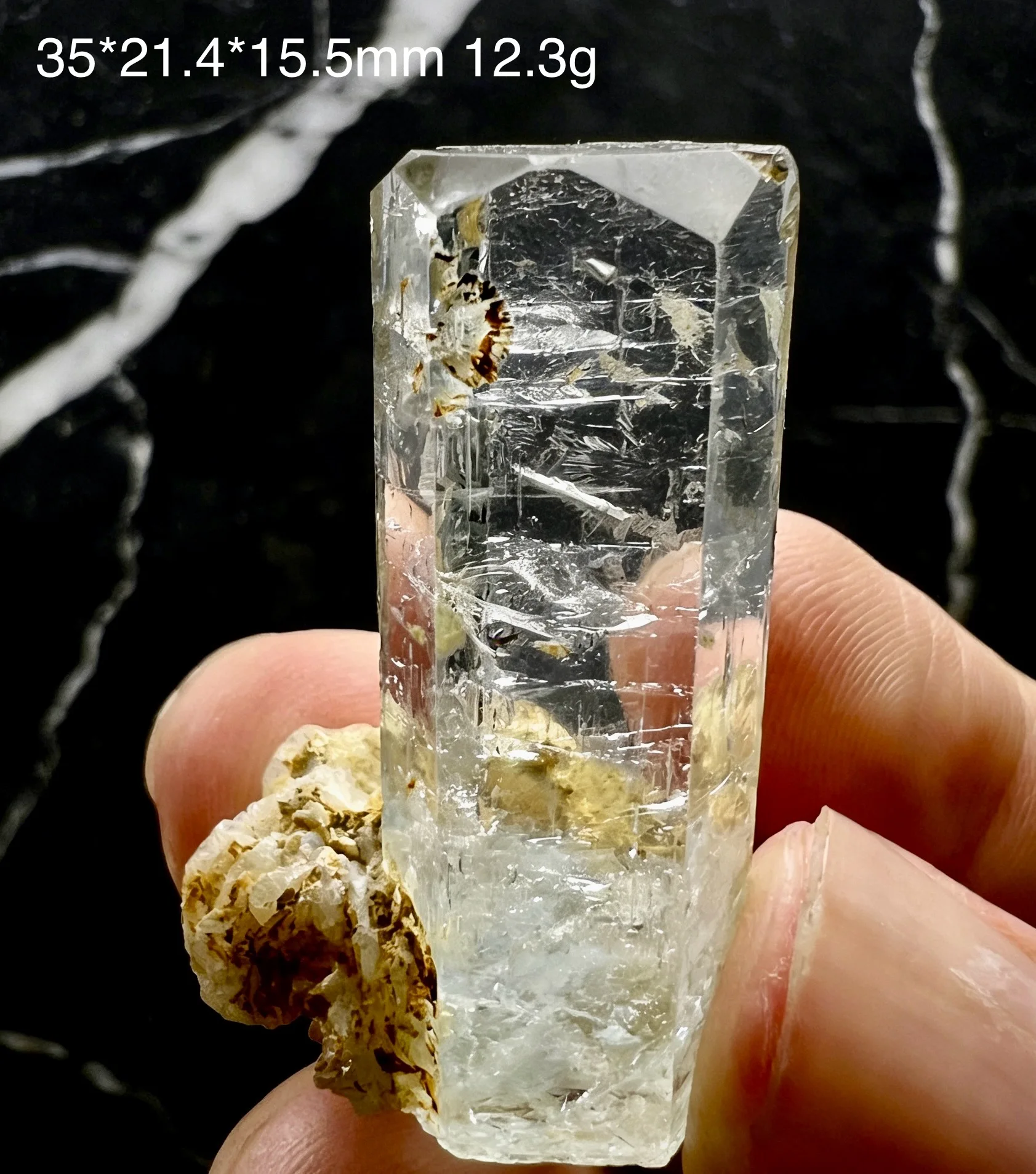 Natural Pakistani saquamarine gemstone coexisting mineral raw stone crystal specimen collection home decoration item,sea stone
Natural Pakistani saquamarine gemstone coexisting mineral raw stone crystal specimen collection home decoration item,sea stone
