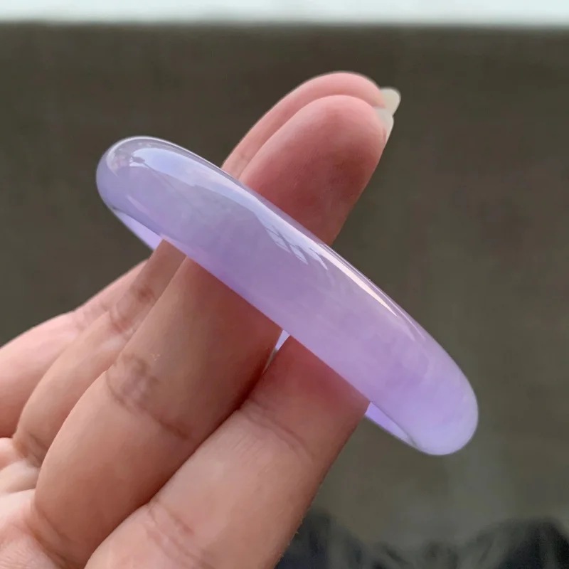 Myanmar natural jadeite , ice-waxy violet with floral patterns, regular round shape, peace bracelet, young noblewoman ja
Myanmar natural jadeite , ice-waxy violet with floral patterns, regular round shape, peace bracelet, young noblewoman ja