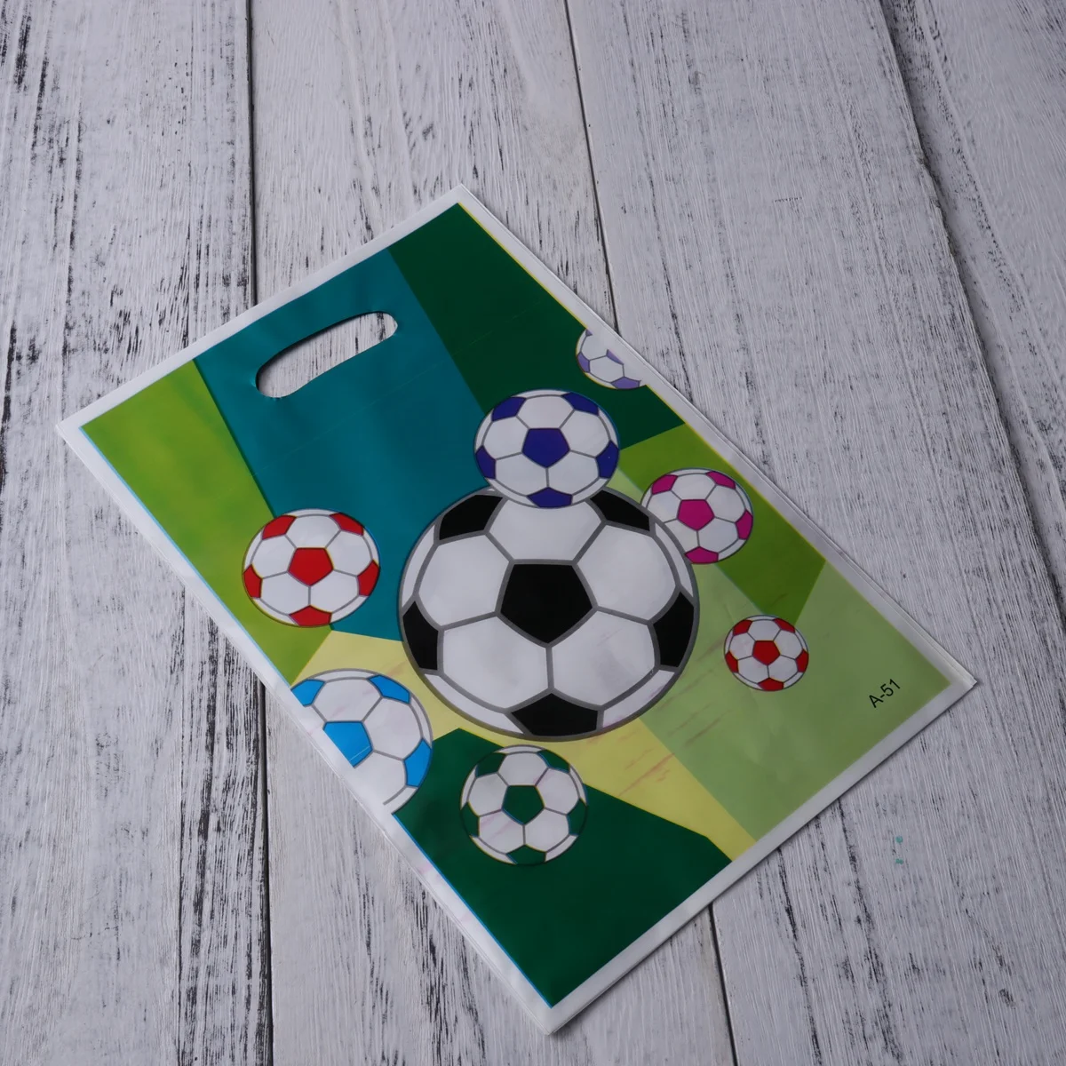 6pcs Football Themed Gift Bags Youthful Waterproof Strong Paper PE Coating Party Favor Kids Treat Bags Snack Packaging Wedding
6pcs Football Themed Gift Bags Youthful Waterproof Strong Paper PE Coating Party Favor Kids Treat Bags Snack Packaging Wedding