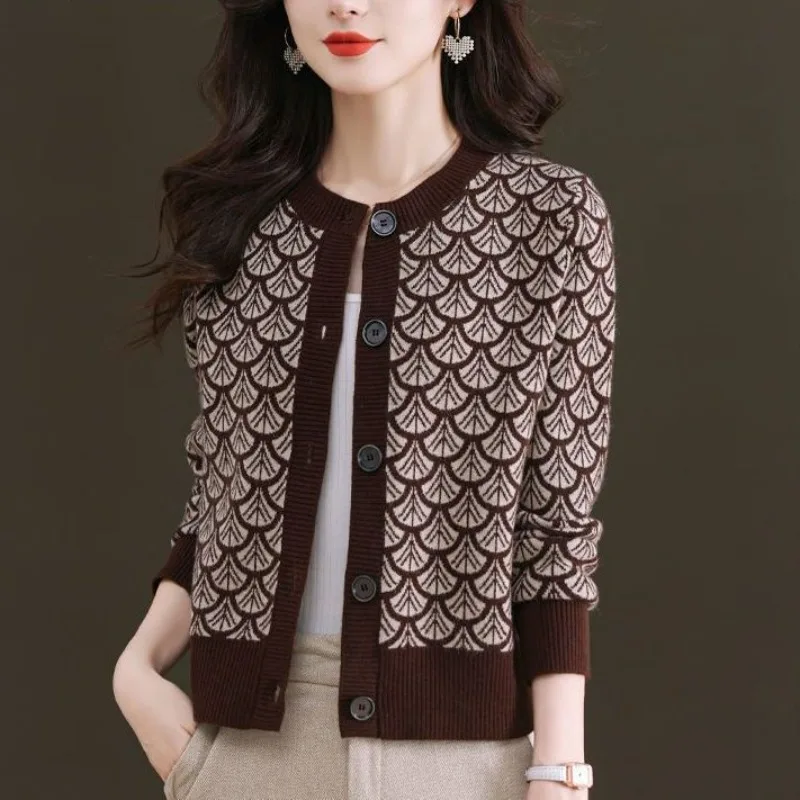 Fashionable Short Sweater Cardigan for Women's Spring and Autumn Round Neck and Fashionable Tops New Knitted Jacket
Fashionable Short Sweater Cardigan for Women's Spring and Autumn Round Neck and Fashionable Tops New Knitted Jacket