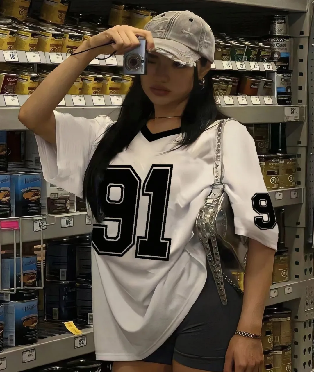 The new digital V-neck T-shirts for men and women in the summer of 2025 are breathable and lightweight
The new digital V-neck T-shirts for men and women in the summer of 2025 are breathable and lightweight