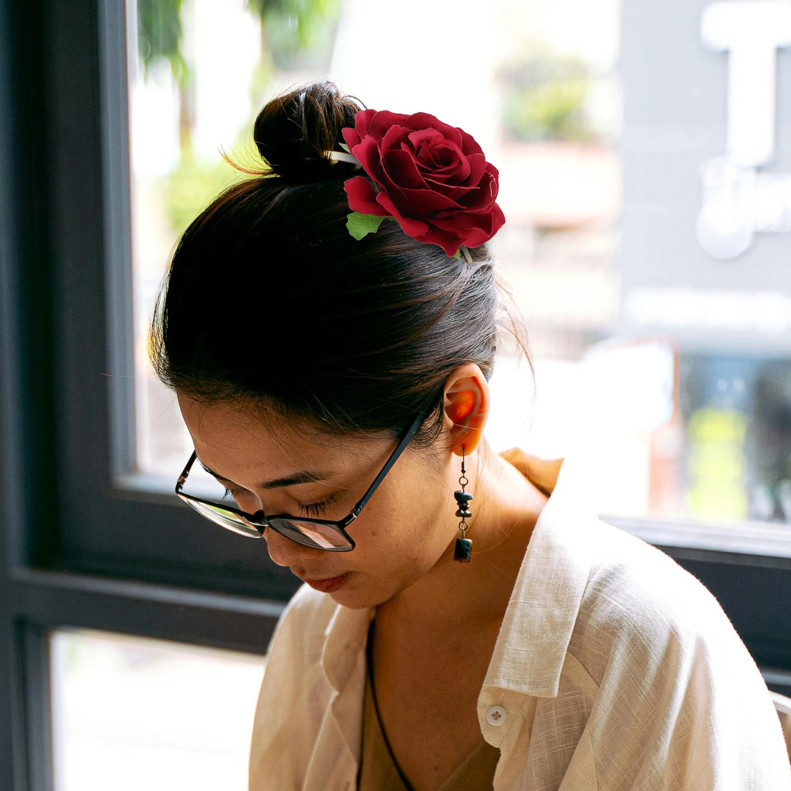 2 шт., заколки для волос с красной розой и цветами, универсальный дизайн для особых случаев, украшения для танцевальной вечеринки, аксессуары для девочек и женщин 
2 шт., заколки для волос с красной розой и цветами, универсальный дизайн для особых случаев, украшения для танцевальной вечеринки, аксессуары для девочек и женщин