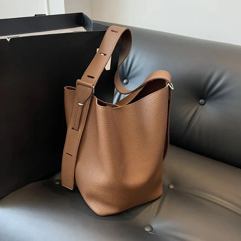 Classic Bucket Bag PU Leather Women's Handbag Fashion Shoulder Bag Large Tote Shopping Pack Multifunctional Lady Hobos Big Purse
Classic Bucket Bag PU Leather Women's Handbag Fashion Shoulder Bag Large Tote Shopping Pack Multifunctional Lady Hobos Big Purse