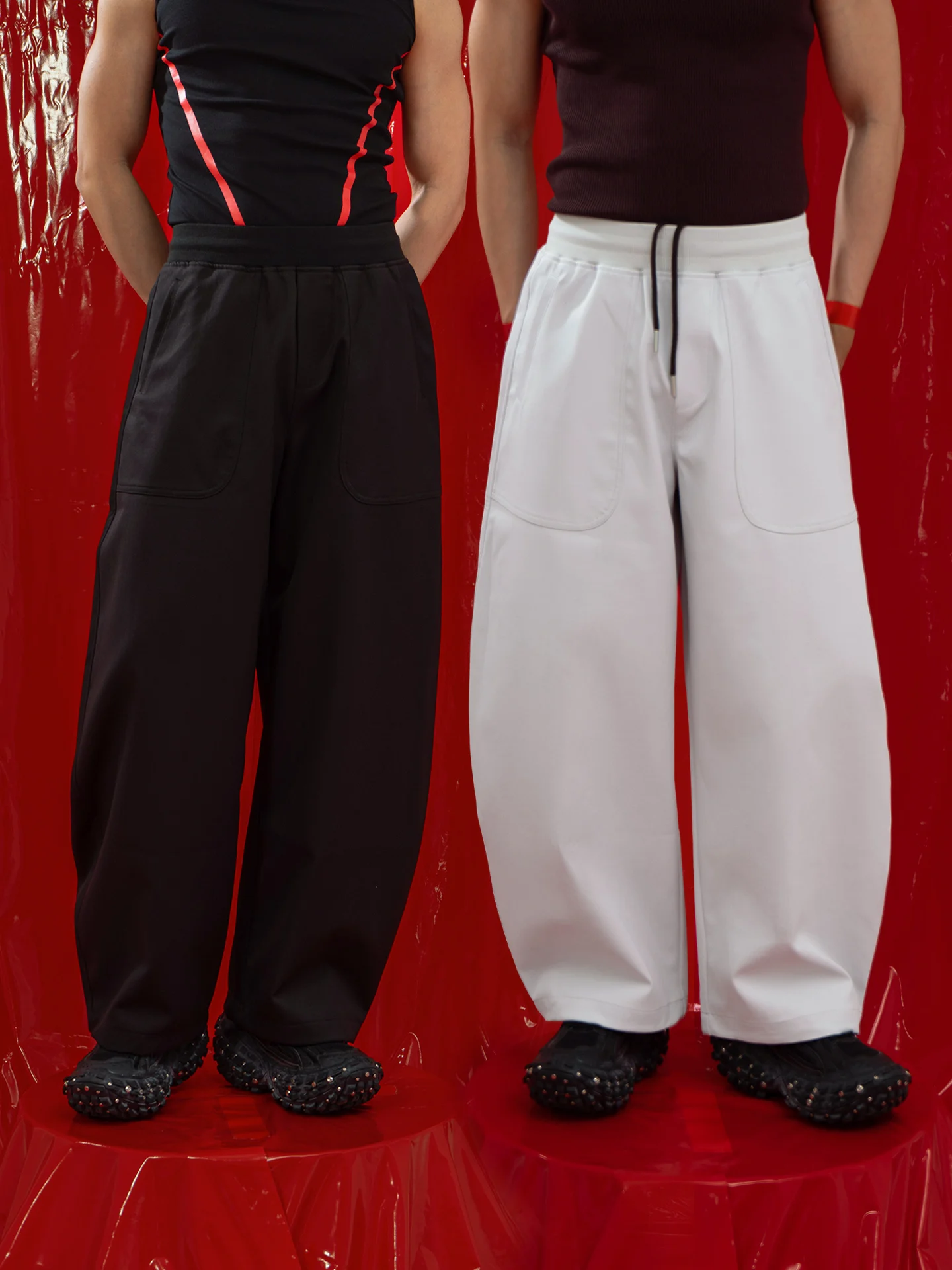 CLP Men's Sporty Drawstring Waist Wide Leg Pants Casual Loose Fit Straight Cut Drapey Black White Color Block Fashionable
CLP Men's Sporty Drawstring Waist Wide Leg Pants Casual Loose Fit Straight Cut Drapey Black White Color Block Fashionable