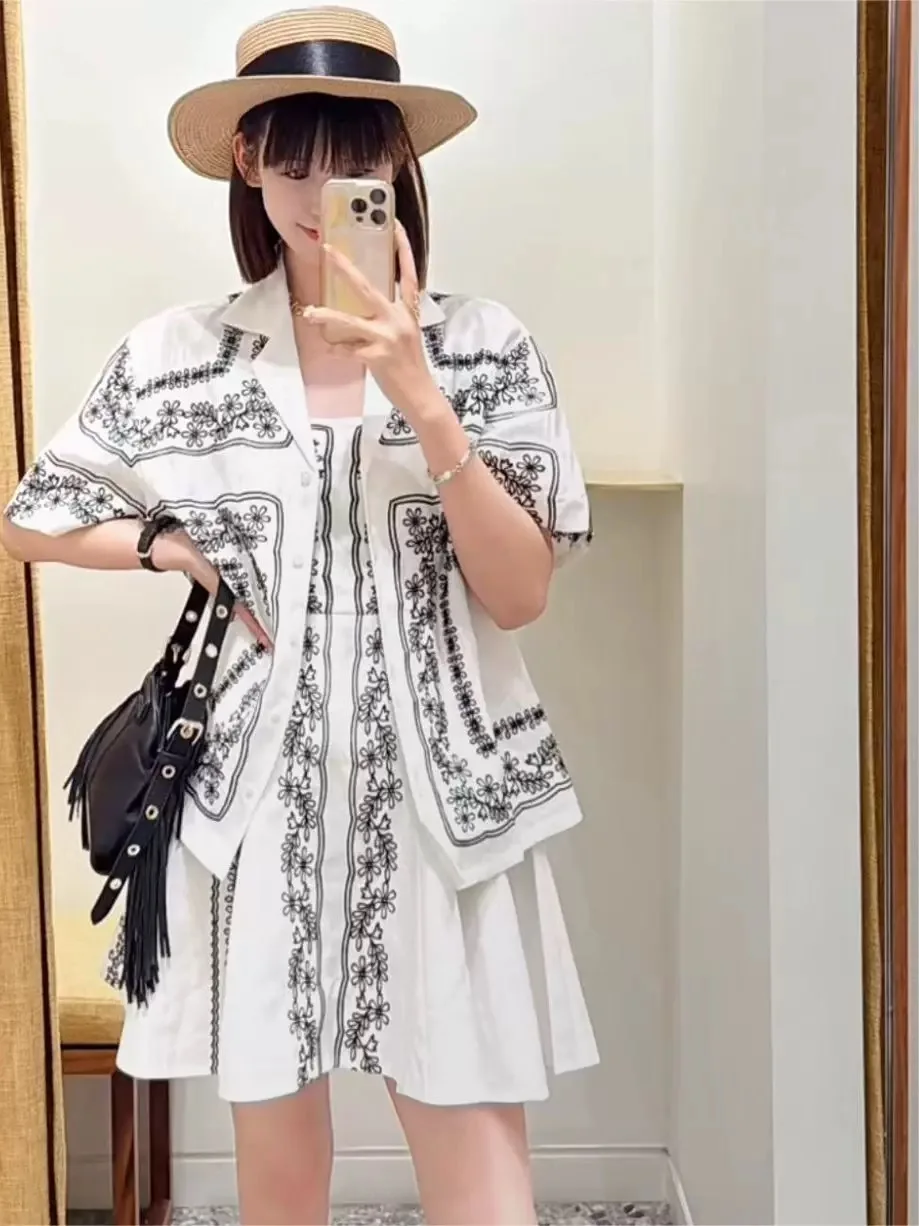 Retro Embroidered Color Block Symmetrical Floral Short Sleeve Shirt Women's Loose Fit Cotton Linen Blend Neck Top
Retro Embroidered Color Block Symmetrical Floral Short Sleeve Shirt Women's Loose Fit Cotton Linen Blend Neck Top