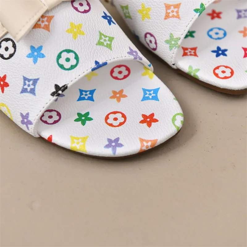 New Design Style Color Print Slippers 2026 Summer Hot Trend Versatile Women Sandals Beach Casual Flat Slippers Black White Free
New Design Style Color Print Slippers 2026 Summer Hot Trend Versatile Women Sandals Beach Casual Flat Slippers Black White Free