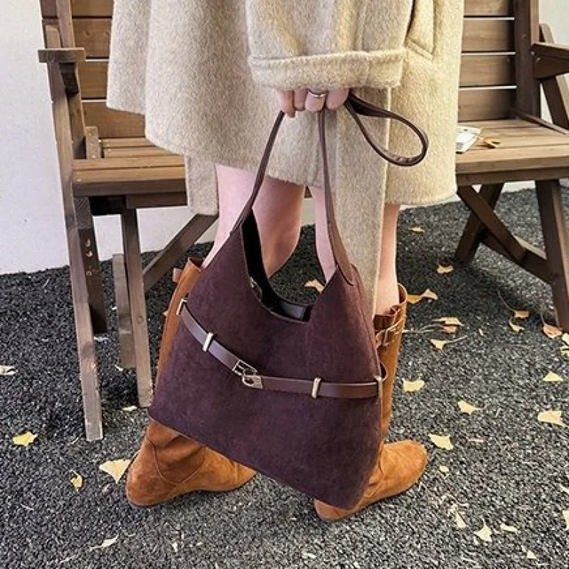 Top-Tier Ladies Tote Bag Made Of Goatskin Leather Featuring High-End Belgium Famous Commuter Lightweight Soft Look
Top-Tier Ladies Tote Bag Made Of Goatskin Leather Featuring High-End Belgium Famous Commuter Lightweight Soft Look