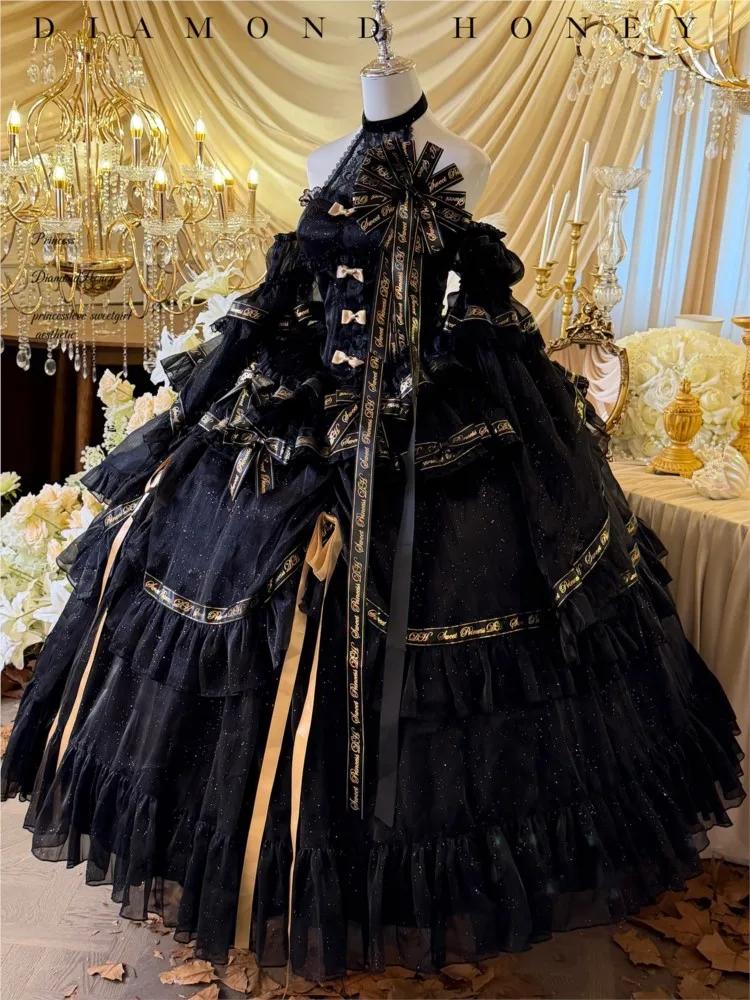A long black gothic birthday coming-of-age dress
A long black gothic birthday coming-of-age dress
