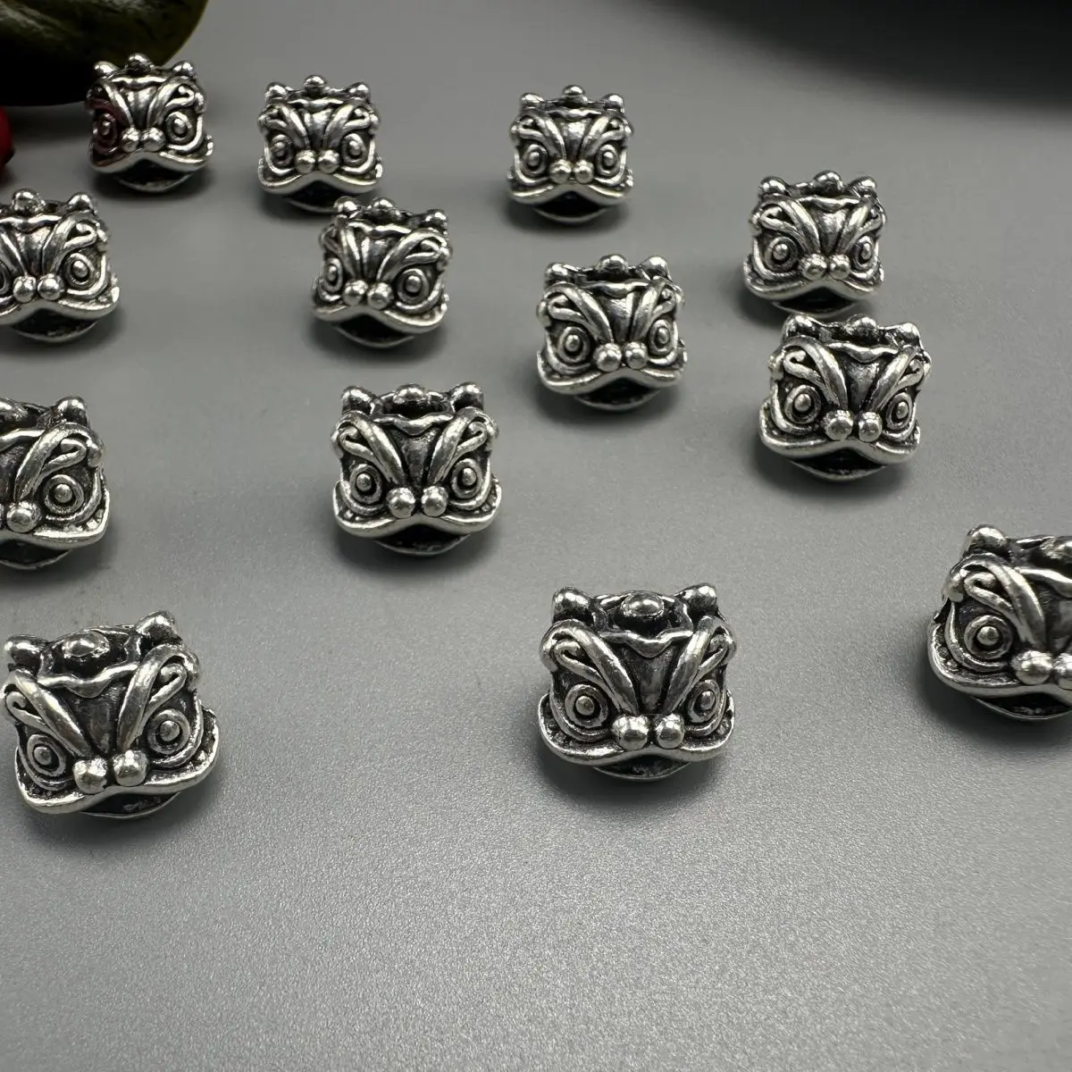 5-Piece Vintage Style Lion Spacer Beads Set, Antique Finish Craft Beads for DIY Bracelet Necklace Making Handmade Jewelry
5-Piece Vintage Style Lion Spacer Beads Set, Antique Finish Craft Beads for DIY Bracelet Necklace Making Handmade Jewelry