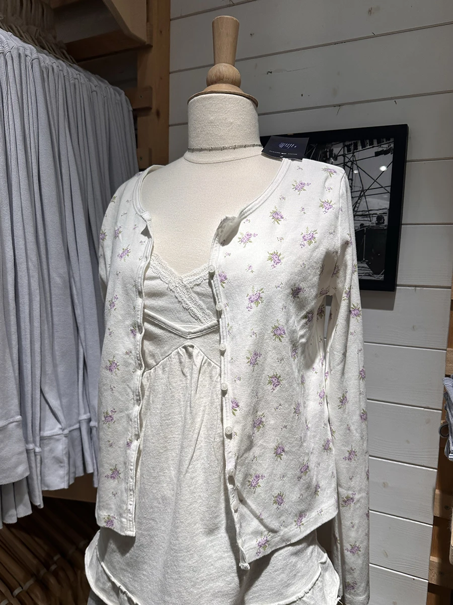 Purple Floral Print T-shirt Women Crew Neck Single Breasted Long Sleeve T-shirts Korean Fashion Cotton Thin Sweet Cardigan New
Purple Floral Print T-shirt Women Crew Neck Single Breasted Long Sleeve T-shirts Korean Fashion Cotton Thin Sweet Cardigan New
