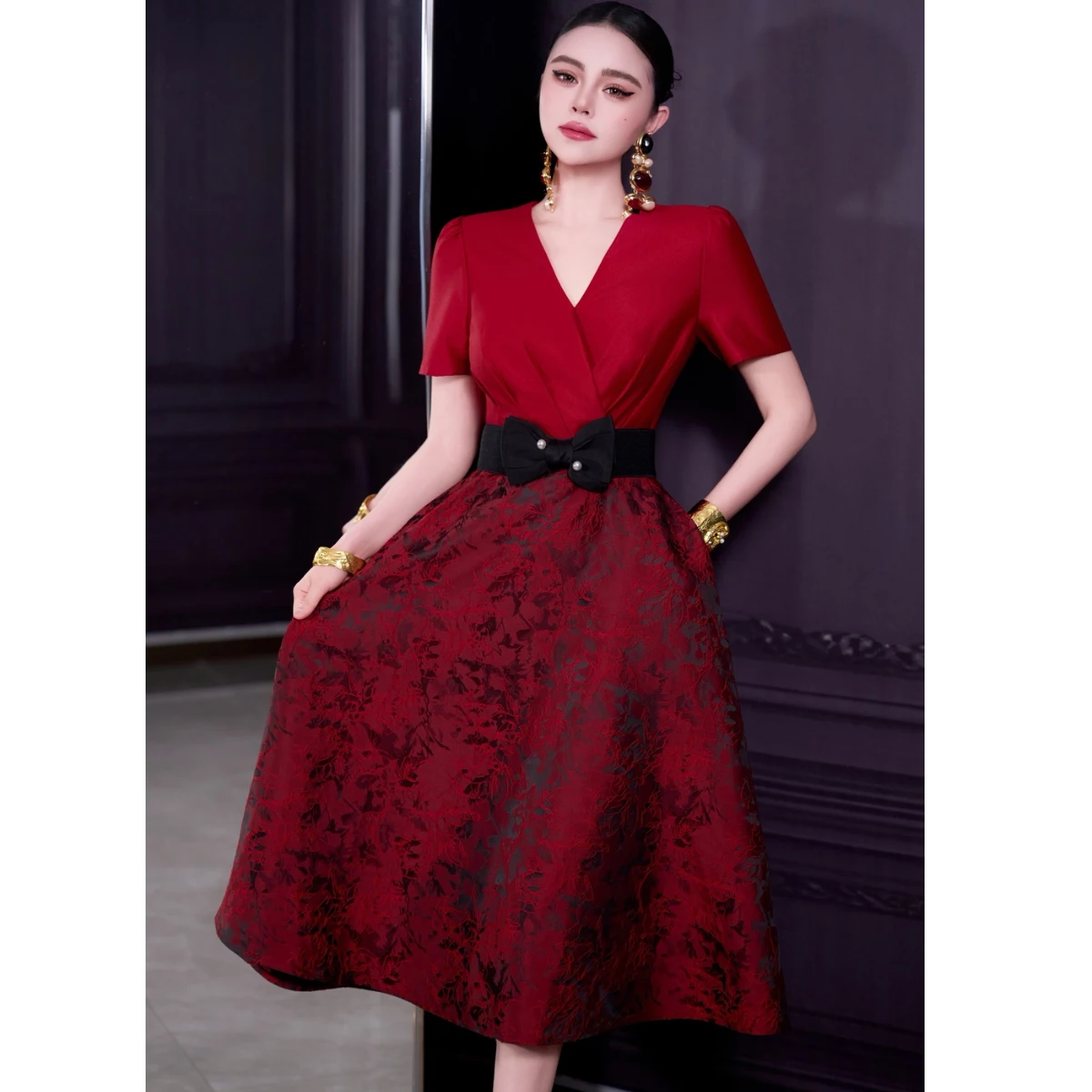 Elegant Red Floral Dress Women's Spring 2026 New High Waist A-Line Gown Short Sleeve Slim Fit V-Neck Ball Dress Polyester Fiber
Elegant Red Floral Dress Women's Spring 2026 New High Waist A-Line Gown Short Sleeve Slim Fit V-Neck Ball Dress Polyester Fiber