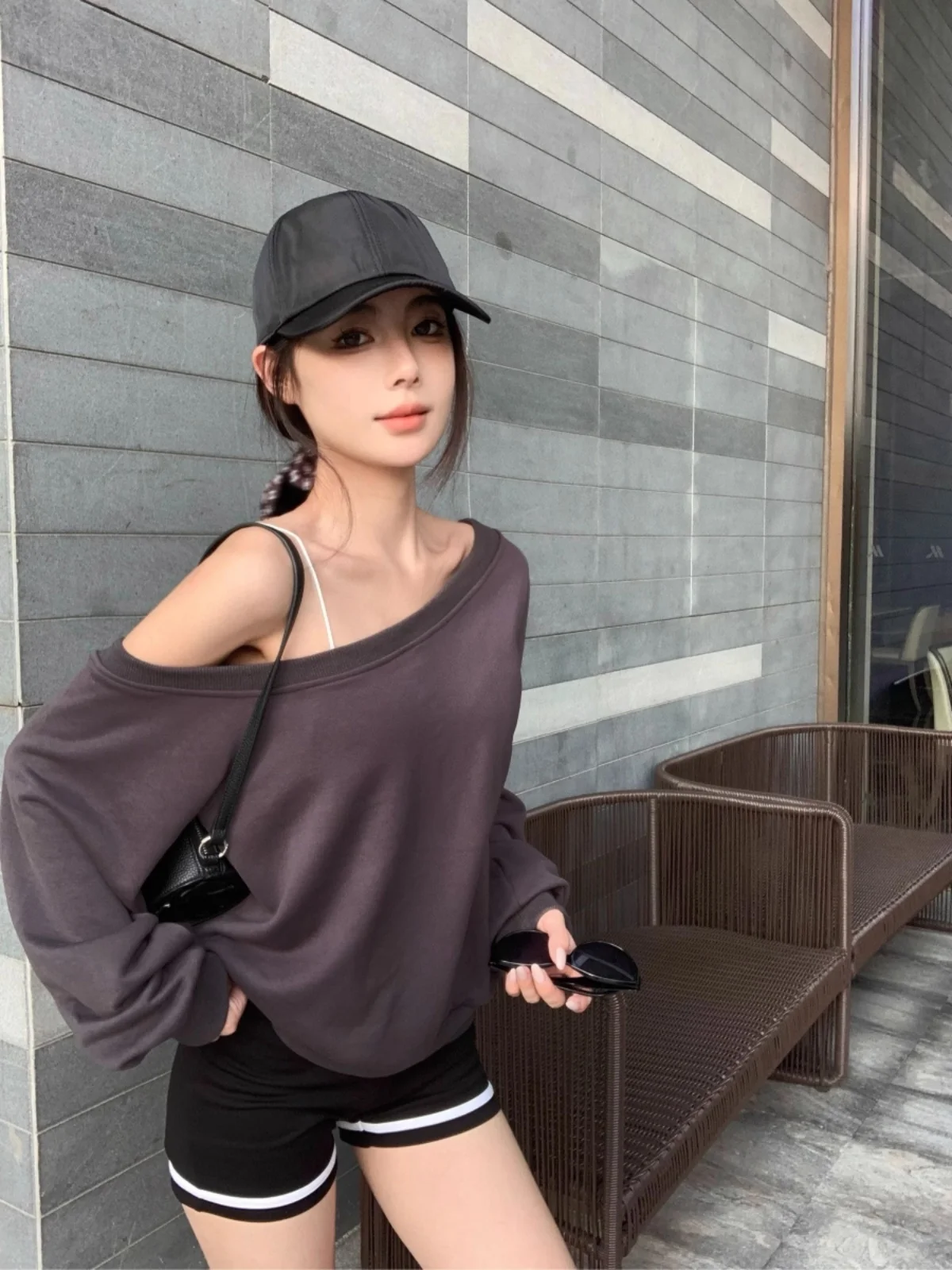 Женская осенняя одежда, укороченные толстовки, трендовая простая одежда, унисекс, с круглым вырезом, с рисунком Харадзюку, женская пара в стиле панк-рок Y2K
Женская осенняя одежда, укороченные толстовки, трендовая простая одежда, унисекс, с круглым вырезом, с рисунком Харадзюку, женская пара в стиле панк-рок Y2K