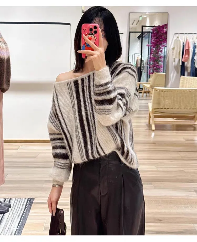 Ba& Fall 2025 Plush Shoulder Bared Knitted Top Women's Loose Fit Long Sleeve round Neck Striped Patterned Overhead Style
Ba& Fall 2025 Plush Shoulder Bared Knitted Top Women's Loose Fit Long Sleeve round Neck Striped Patterned Overhead Style