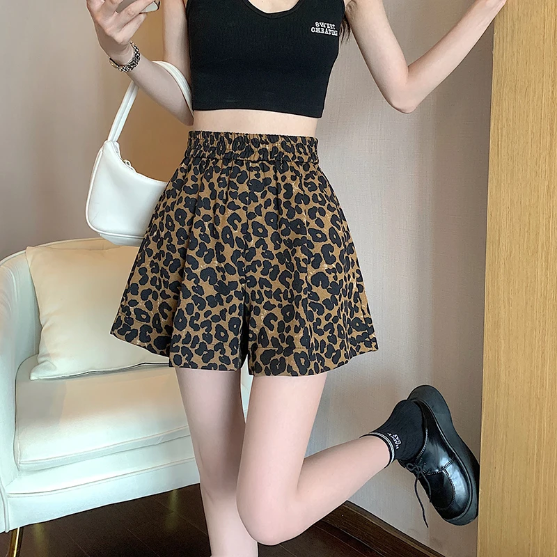 Summer Elastic Waist Leopard Shorts Women Casual Loose Wide Leg Pants A-line Hot Pants
Summer Elastic Waist Leopard Shorts Women Casual Loose Wide Leg Pants A-line Hot Pants