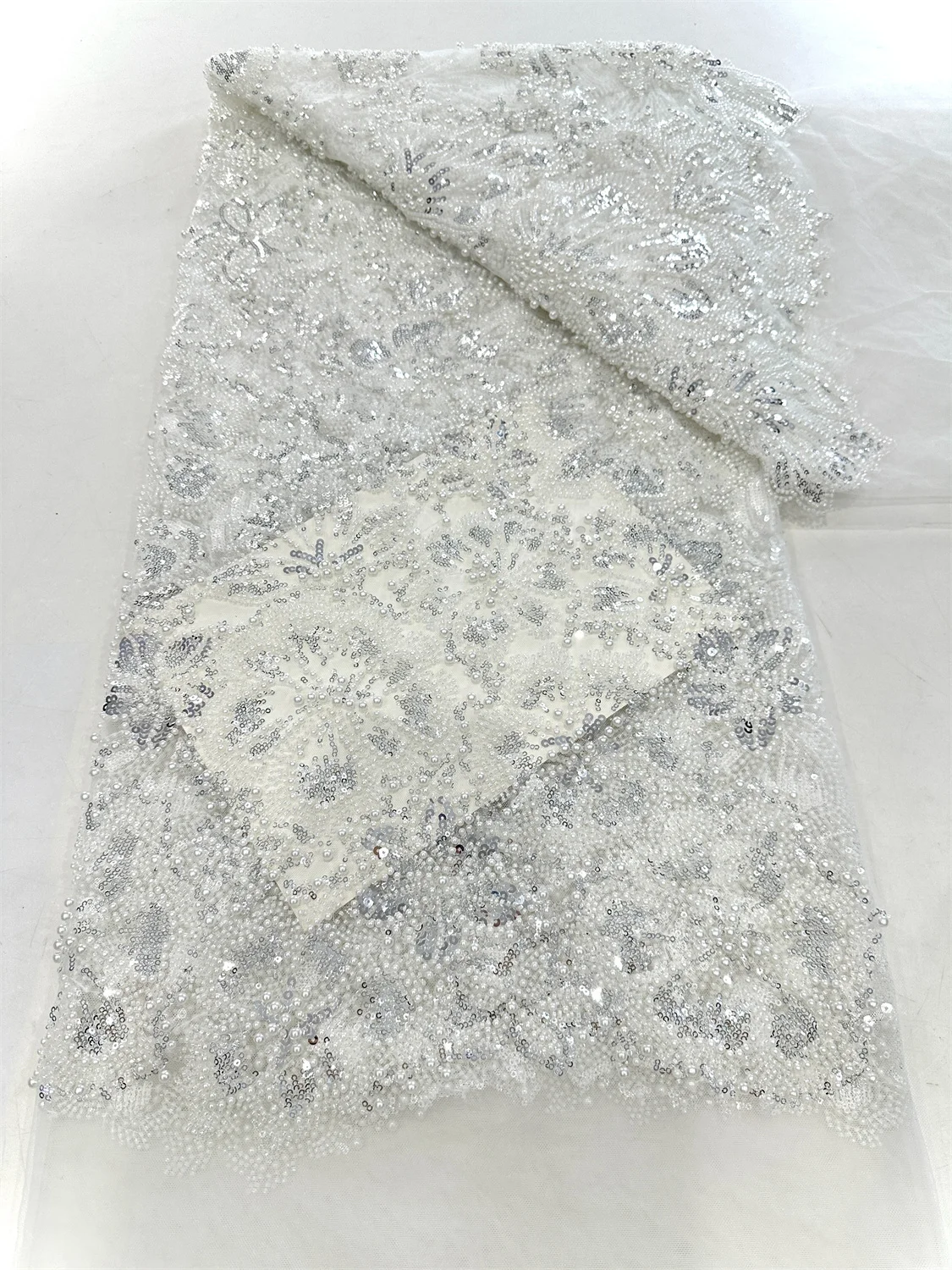 African Sequins Lace Fabric 2025 High Quality Tulle Lace French Nigerian Groom Beads Lace Fabric For Sewing Wedding Dresses
African Sequins Lace Fabric 2025 High Quality Tulle Lace French Nigerian Groom Beads Lace Fabric For Sewing Wedding Dresses