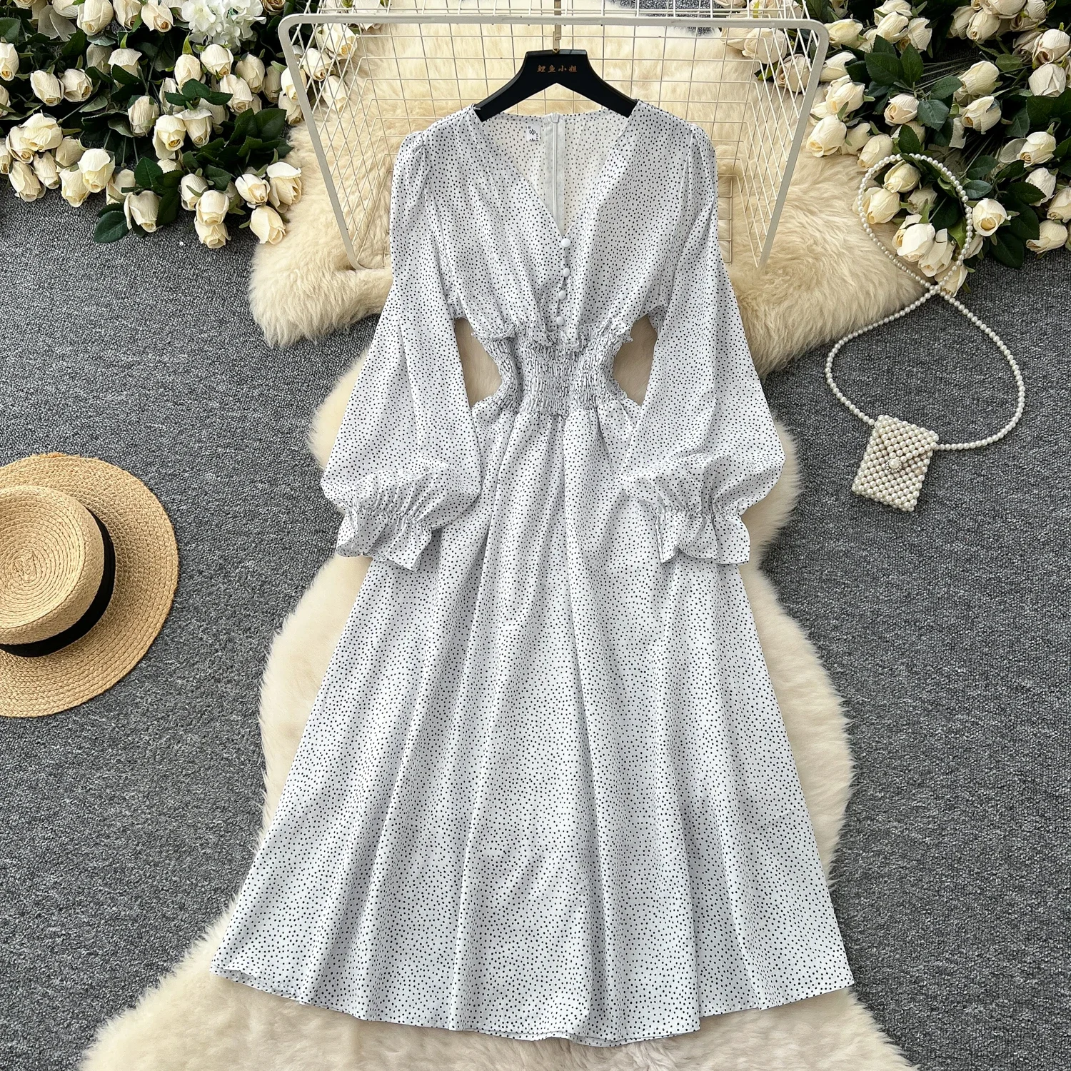 Elegant V-neck Single Breasted Polka dot pleated Lantern Long Sleeves Slim long Dresses French Vacation Women Clothing
Elegant V-neck Single Breasted Polka dot pleated Lantern Long Sleeves Slim long Dresses French Vacation Women Clothing