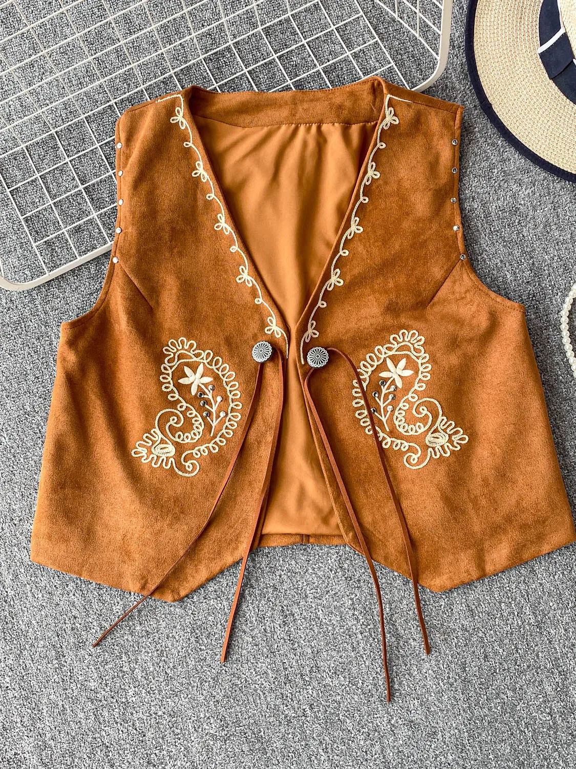 Retro Ethnic Sle Women's Embroidered Vest Heavy Work Leather Velvet Belted Slimming Outerwear Summer High-End Feel V-Ne
Retro Ethnic Sle Women's Embroidered Vest Heavy Work Leather Velvet Belted Slimming Outerwear Summer High-End Feel V-Ne