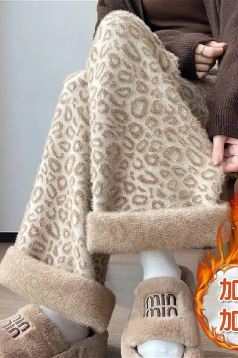 Leopard print knitted wide-leg pants for women high waist draping fleece-lined floor-length straight pants for winter XT1666
Leopard print knitted wide-leg pants for women high waist draping fleece-lined floor-length straight pants for winter XT1666