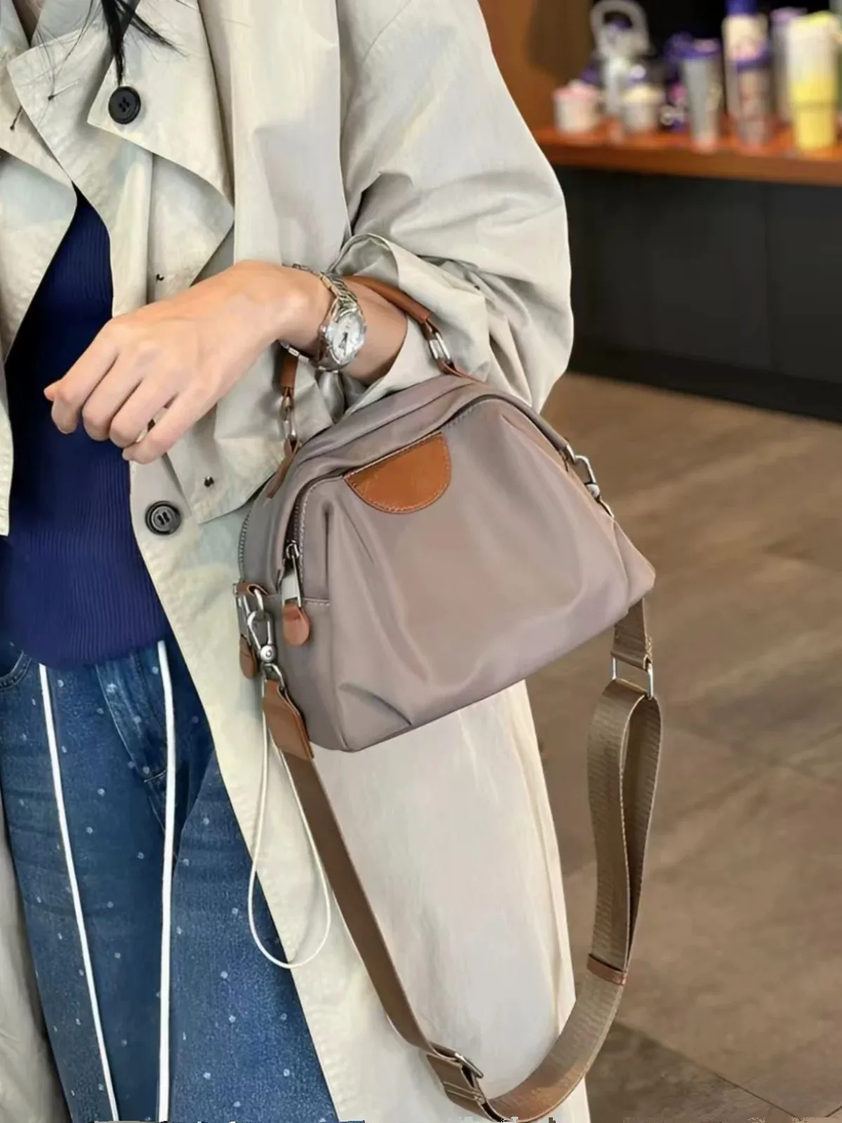 New autumn style handbag, crossbody bag, large capacity, fashionable, casual, versatile, simple design for women.
New autumn style handbag, crossbody bag, large capacity, fashionable, casual, versatile, simple design for women.