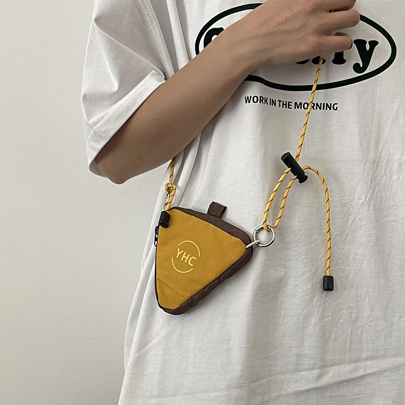 Triangle Super Lightweight Crossbody Bag Canvas Bag for Coins Earphones Party School Sling Bag Gift Shoulder Bag for Men Women
Triangle Super Lightweight Crossbody Bag Canvas Bag for Coins Earphones Party School Sling Bag Gift Shoulder Bag for Men Women