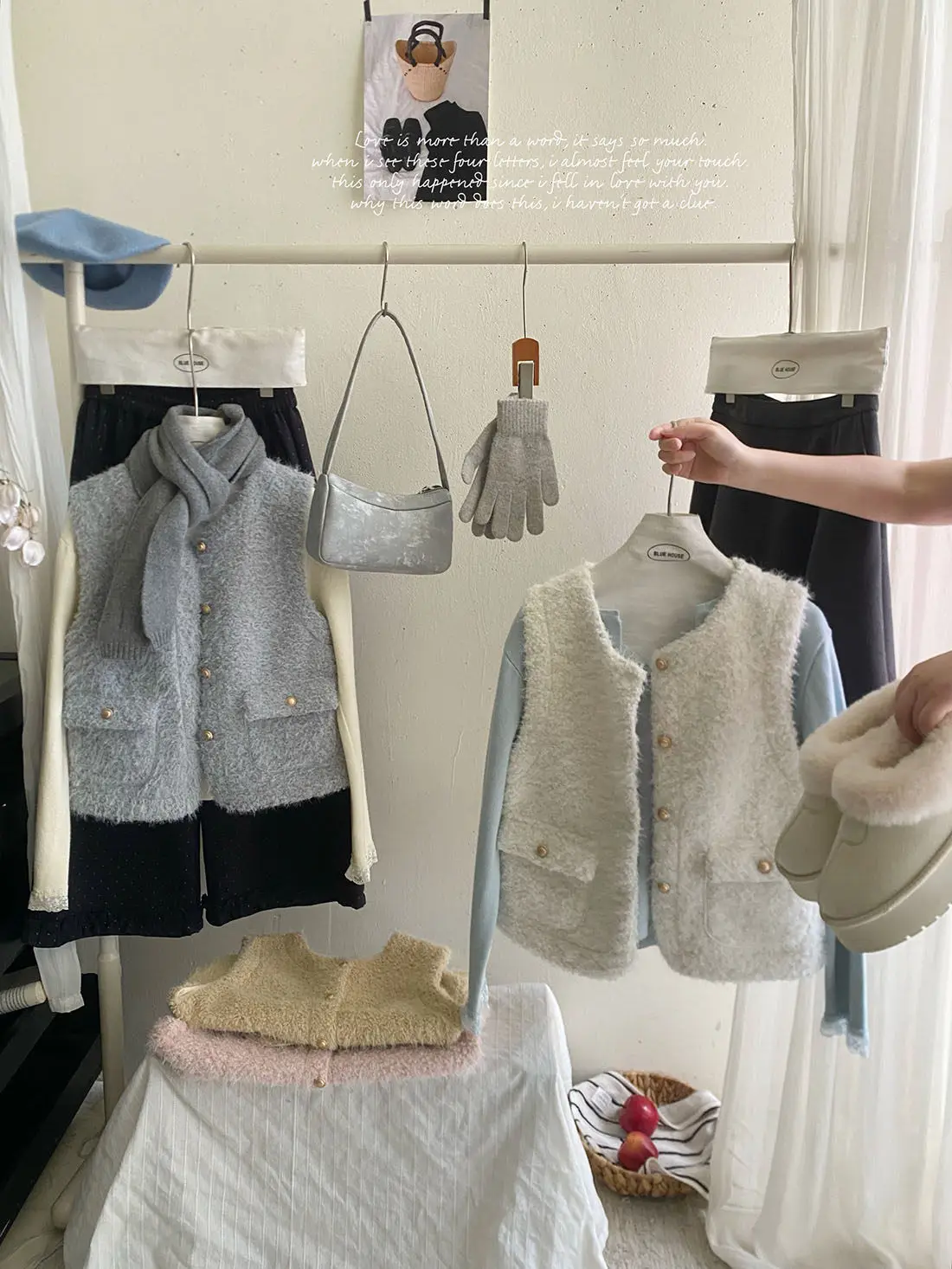 Женский элегантный свободный жилет без рукавов из искусственного меха с круглым вырезом, верхняя одежда, женский милый однотонный однобортный меховой жилет, топ
Женский элегантный свободный жилет без рукавов из искусственного меха с круглым вырезом, верхняя одежда, женский милый однотонный однобортный меховой жилет, топ