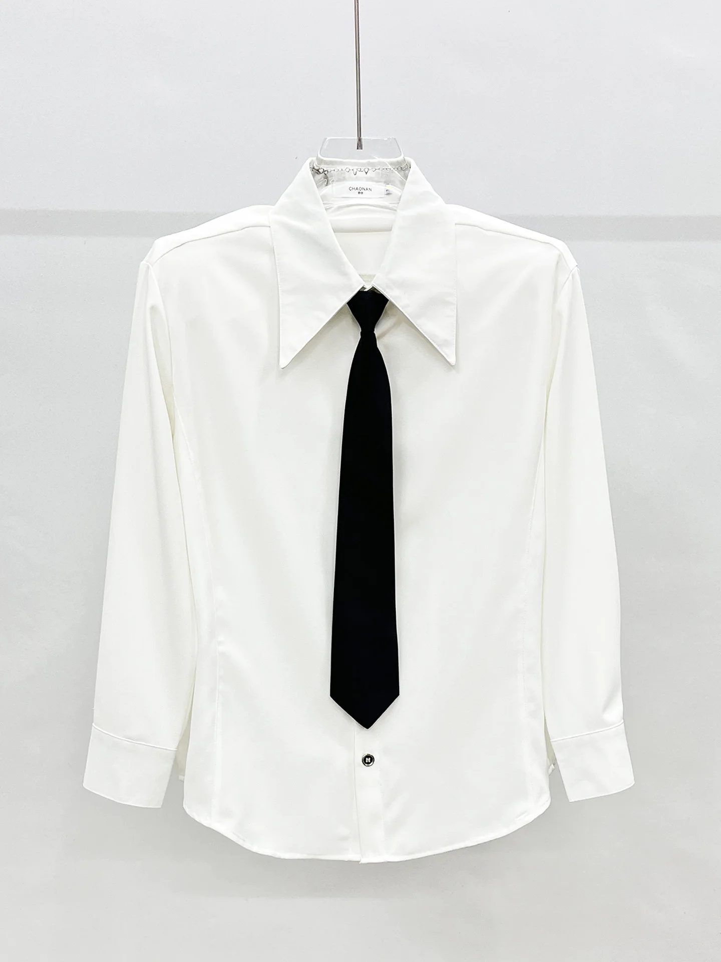 Korean Sle Versatile College Sle White Long Sve Tie irt Men Simple Loose Casual oulder Pad Haome Trendy irt
Korean Sle Versatile College Sle White Long Sve Tie irt Men Simple Loose Casual oulder Pad Haome Trendy irt