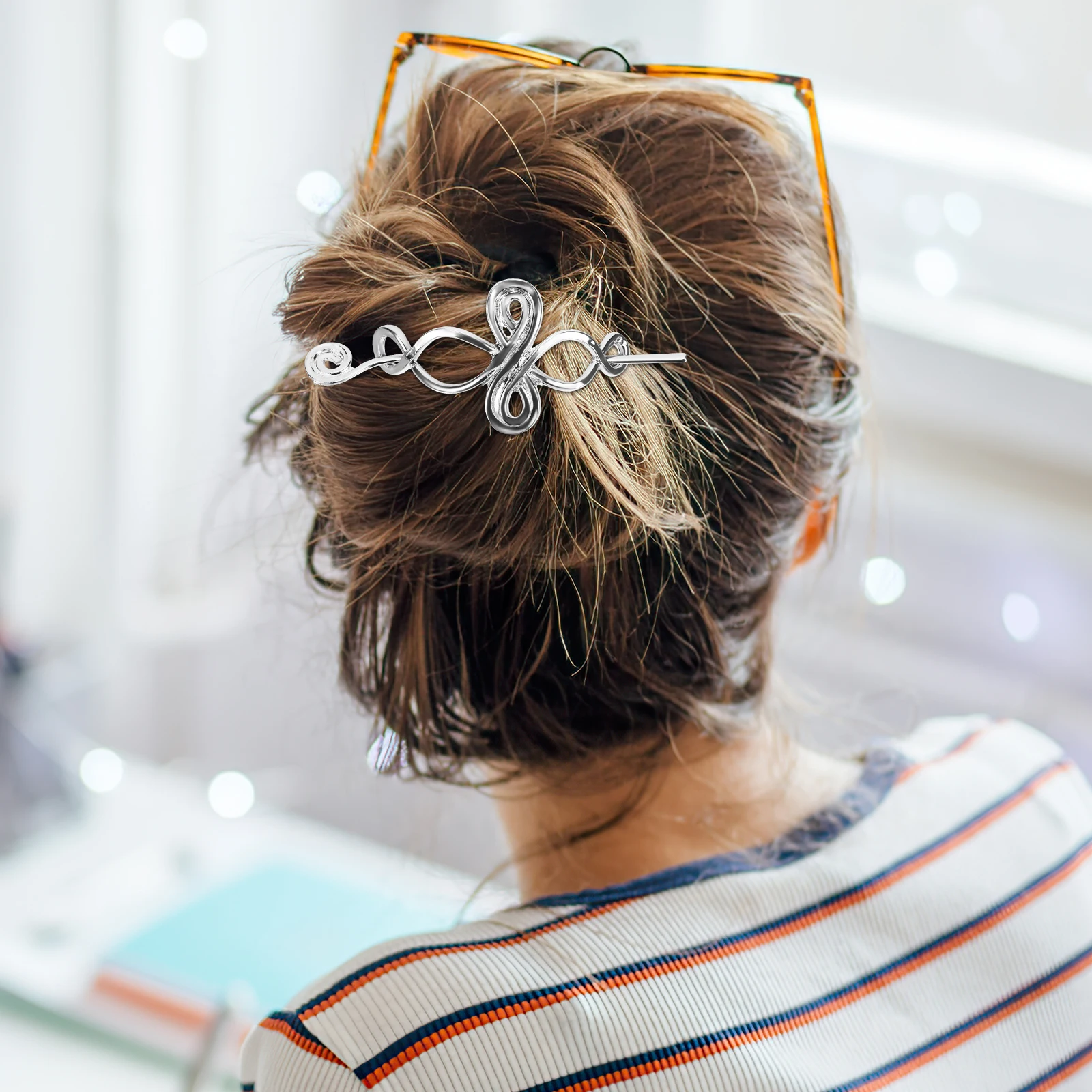 2pcs Metal Stick For Women Ponytail Holder Bun Pin Clip Vintage Chopsticks Long Hair Pin Decorative Accessories Hair Bun Holder
2pcs Metal Stick For Women Ponytail Holder Bun Pin Clip Vintage Chopsticks Long Hair Pin Decorative Accessories Hair Bun Holder