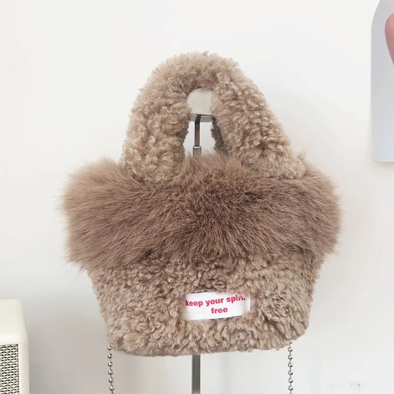 Модные сумки из искусственного меха для женщин, роскошные дизайнерские сумки, кошельки, новинка 2025, имитация овечьей шерсти, верхняя ручка, ремешок-цепочка на плечо
Модные сумки из искусственного меха для женщин, роскошные дизайнерские сумки, кошельки, новинка 2025, имитация овечьей шерсти, верхняя ручка, ремешок-цепочка на плечо