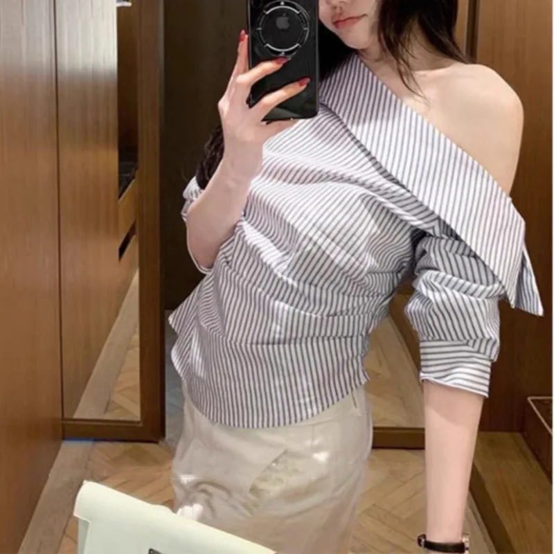 "Qiao Mei's Temperament Blue Striped Off-the-shoulder Shirt Women's Loose Design Niche Top Temperament Fashionable Comfortable
"Qiao Mei's Temperament Blue Striped Off-the-shoulder Shirt Women's Loose Design Niche Top Temperament Fashionable Comfortable