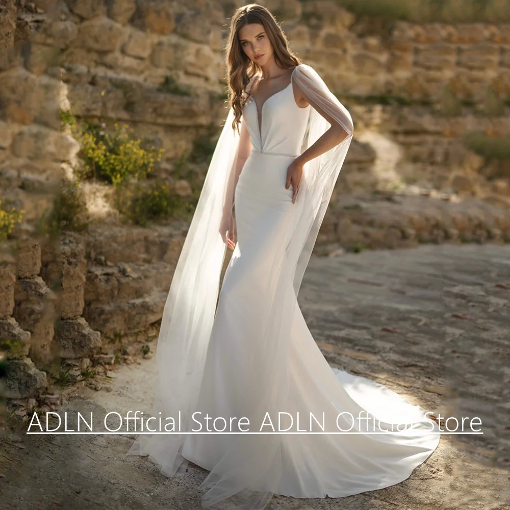 Sexy Mermaid Wedding Dress with Tulle Cape Customized Spaghetti Straps V Neck Pearls Sweep Train Backless Bridal Gowns
Sexy Mermaid Wedding Dress with Tulle Cape Customized Spaghetti Straps V Neck Pearls Sweep Train Backless Bridal Gowns