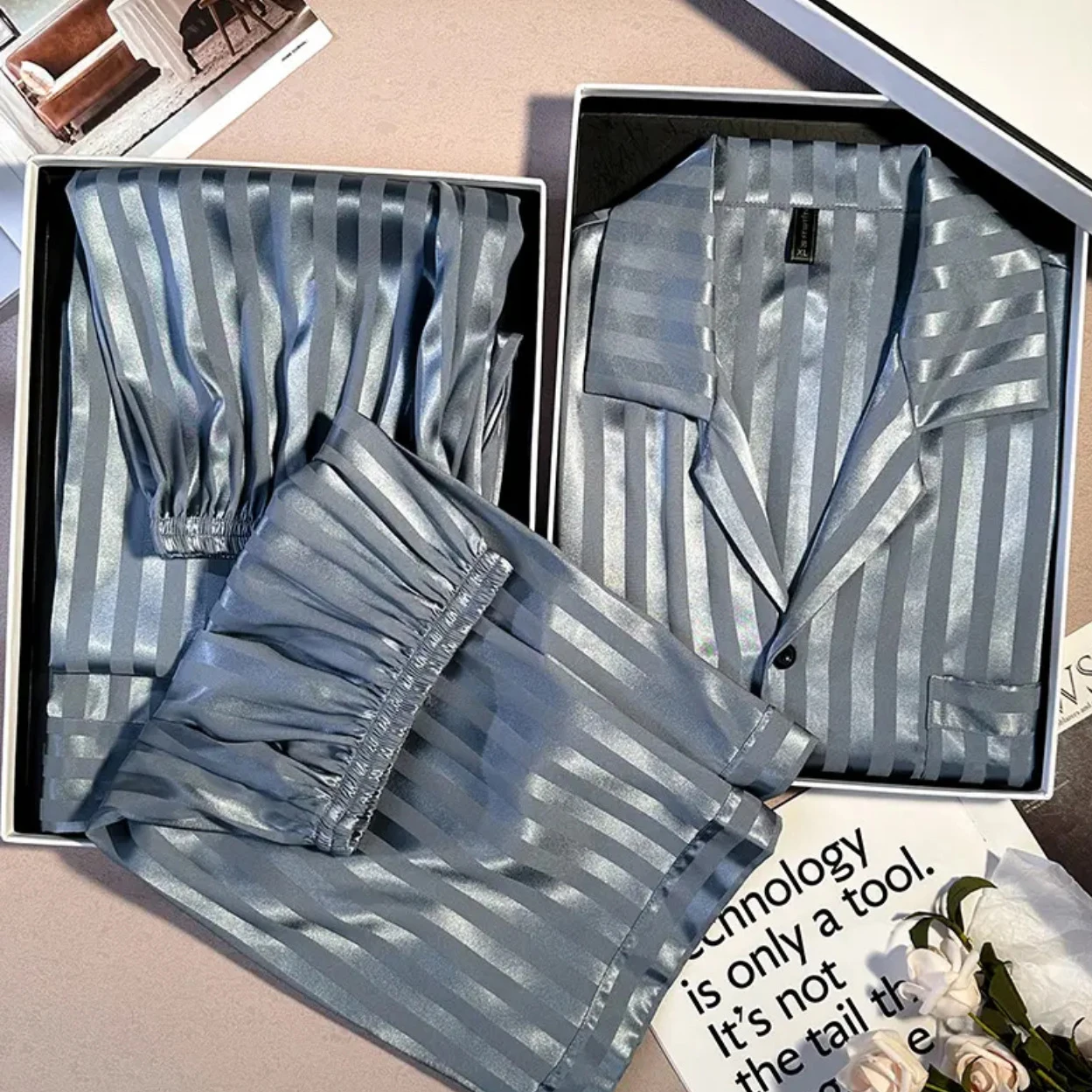 Spring Summer New Men's Pajamas Sleepwear 3PCS Short Sleeve Trouser Suit Loungewear Loose Silky Satin Home Clothes Pijamas Set
Spring Summer New Men's Pajamas Sleepwear 3PCS Short Sleeve Trouser Suit Loungewear Loose Silky Satin Home Clothes Pijamas Set