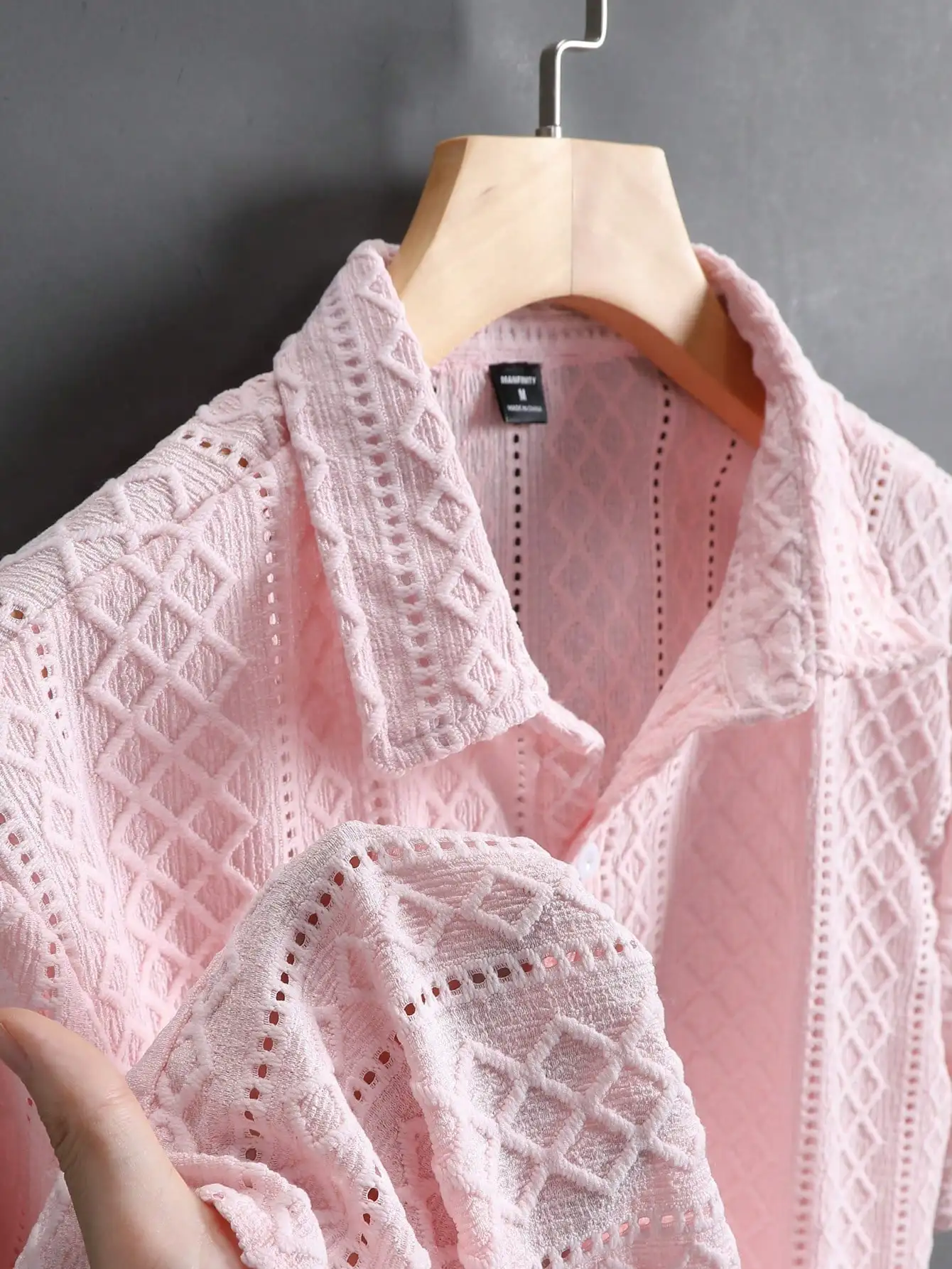 Mens Textured Short Sleeve Casual Shirt With Diamond Pattern
Mens Textured Short Sleeve Casual Shirt With Diamond Pattern