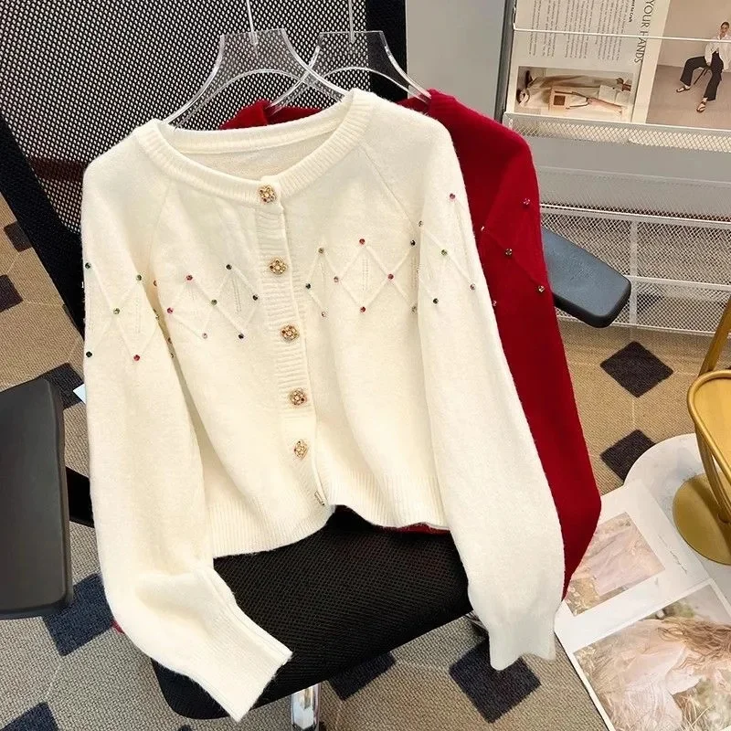 Small Fragrant Style Heavy Industry Nail Bead Sweater Coat Women Knitwear Autumn Winter 2025 New Style Knitted Cardigan Top
Small Fragrant Style Heavy Industry Nail Bead Sweater Coat Women Knitwear Autumn Winter 2025 New Style Knitted Cardigan Top