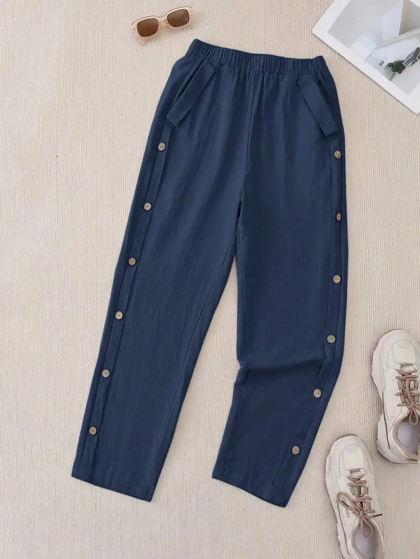Women Casual Minimalist Button Detail Ankle-Length Pants
Women Casual Minimalist Button Detail Ankle-Length Pants
