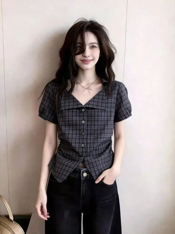 plus Size Women's Fashionable Plaid V-Neck Short Sleeve Shirt Summer Slimming Versatile Stylish Top Korean Style Commute Wind
plus Size Women's Fashionable Plaid V-Neck Short Sleeve Shirt Summer Slimming Versatile Stylish Top Korean Style Commute Wind