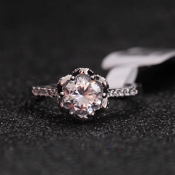 Artificial Diamond Ring Simulated Diamond Ring for Women High End Luxury Zircon 2 Carat Wedding Celebration Box
Artificial Diamond Ring Simulated Diamond Ring for Women High End Luxury Zircon 2 Carat Wedding Celebration Box