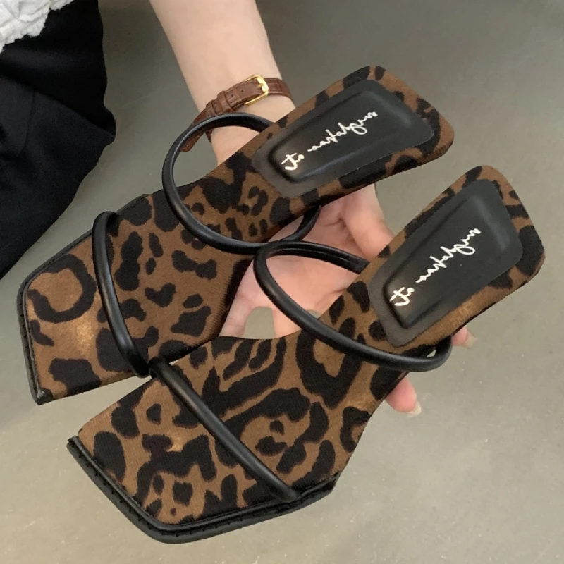 Fashion Leopard Narrow band Women Sandals Square toe thin Heel Slide Sandals Summer Sexy Open Toe non-slip heeled shoes woman
Fashion Leopard Narrow band Women Sandals Square toe thin Heel Slide Sandals Summer Sexy Open Toe non-slip heeled shoes woman