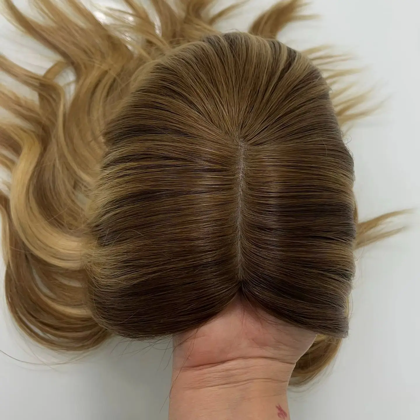 13*4 Caramel Brown Loose Deep Wave Synthetic Lace Top Wigs Shadow Roots High Quality Heat Resistant Fiber Wigs Daily Party Use
13*4 Caramel Brown Loose Deep Wave Synthetic Lace Top Wigs Shadow Roots High Quality Heat Resistant Fiber Wigs Daily Party Use