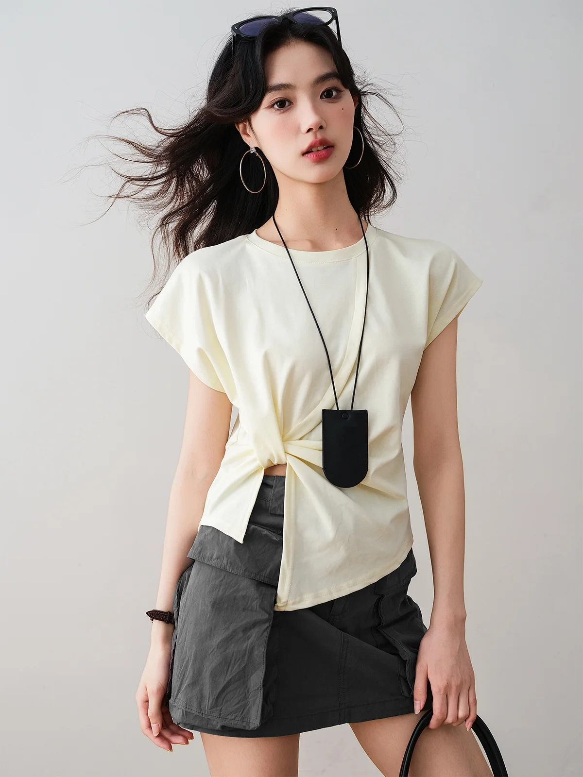 Ele Ruched Waist ort Sve T-irt Asymmetrical Design Moisture ng round Ne Korean Sle Slim Fit Summer Top
Ele Ruched Waist ort Sve T-irt Asymmetrical Design Moisture ng round Ne Korean Sle Slim Fit Summer Top