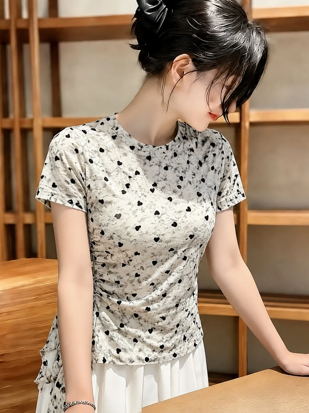 Elegant Slim Fit Short Sleeve T-Shirt Women's Comfortable Printed Casual Top Summer Fashionable Underbody Irregular Hem
Elegant Slim Fit Short Sleeve T-Shirt Women's Comfortable Printed Casual Top Summer Fashionable Underbody Irregular Hem