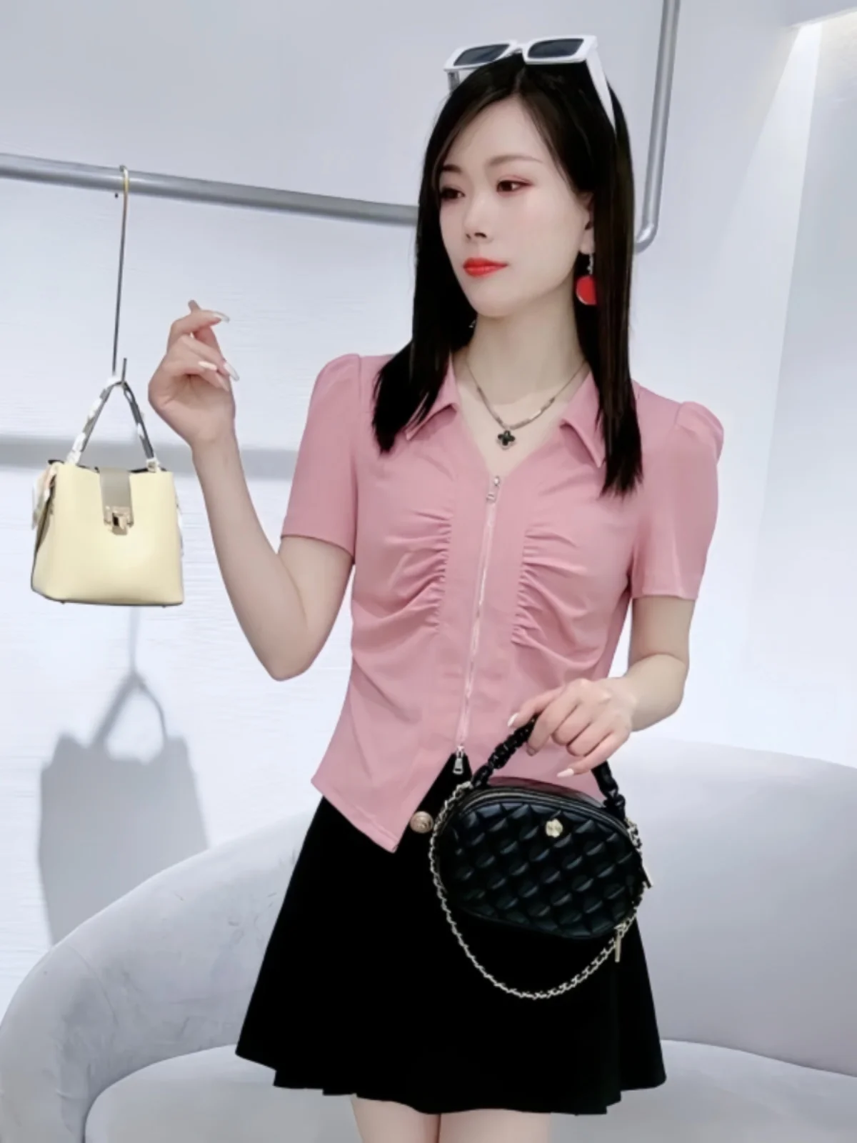 Slim Fit Short Sleeve V-Neck T-Shirt Women's Summer Fashion Double Zipper Irregular Hemline Korean Style Casual Cotton Blend
Slim Fit Short Sleeve V-Neck T-Shirt Women's Summer Fashion Double Zipper Irregular Hemline Korean Style Casual Cotton Blend