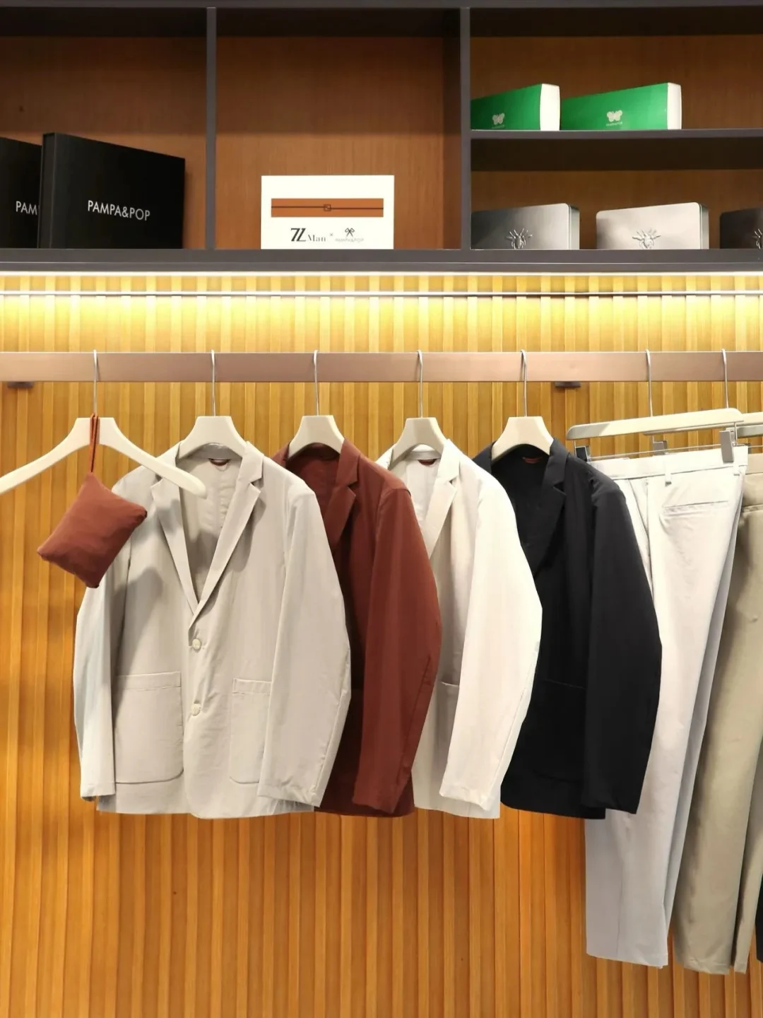 Легкий дышащий мужской костюм Rudolph UPF50 с быстрой сушкой, повседневный, модный, летняя коллекция, защита от солнца
Легкий дышащий мужской костюм Rudolph UPF50 с быстрой сушкой, повседневный, модный, летняя коллекция, защита от солнца