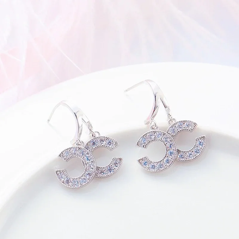 High-end Anti-allergy Stud Earrings with Zircon Pig Nose Design in European and American Style and Tassel Stud Earrings
High-end Anti-allergy Stud Earrings with Zircon Pig Nose Design in European and American Style and Tassel Stud Earrings