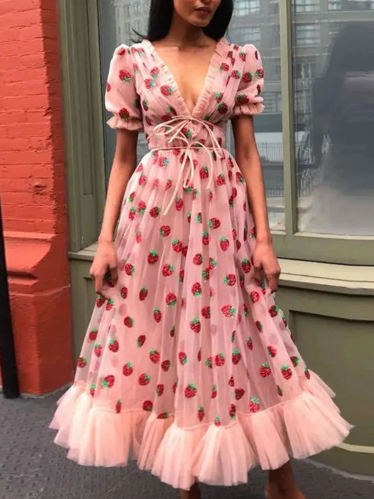 Women's French Deep V-neck Strawberry Four-color Sequin Sweet Long Dress with Mesh Straps, Slim and Fashionable Dress
Women's French Deep V-neck Strawberry Four-color Sequin Sweet Long Dress with Mesh Straps, Slim and Fashionable Dress