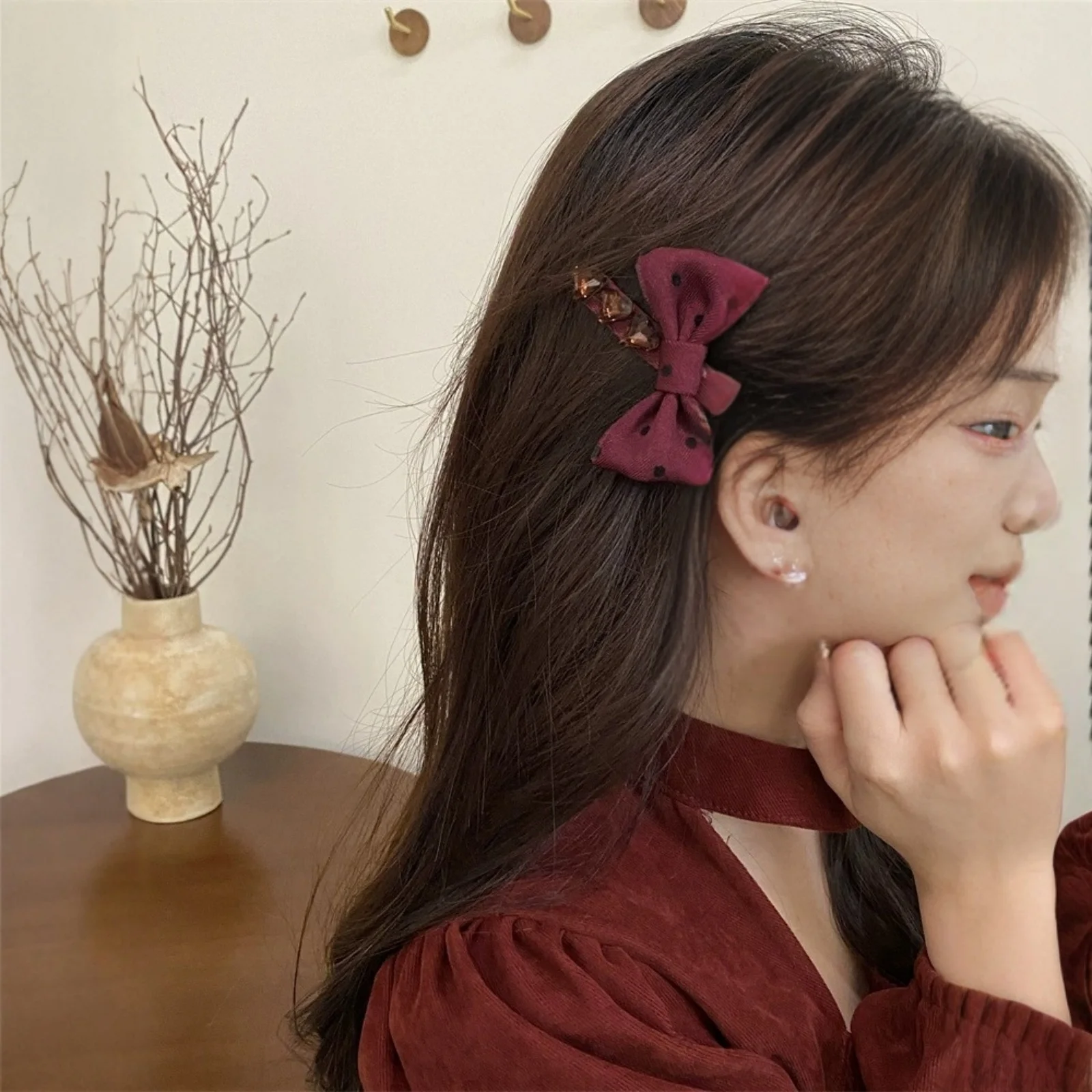 1PC Ankle Red Heart Rhinestone Bow Hair Clip, High-End Exquisite Side & Bangs Clip, Elegant & Stylish Hair Accessory for Women
1PC Ankle Red Heart Rhinestone Bow Hair Clip, High-End Exquisite Side & Bangs Clip, Elegant & Stylish Hair Accessory for Women